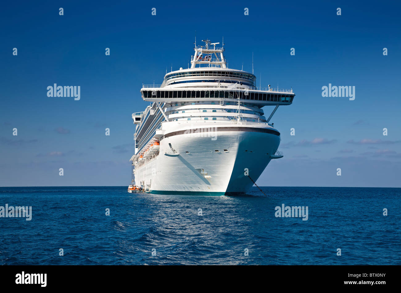 Anchored at sea hi-res stock photography and images - Alamy