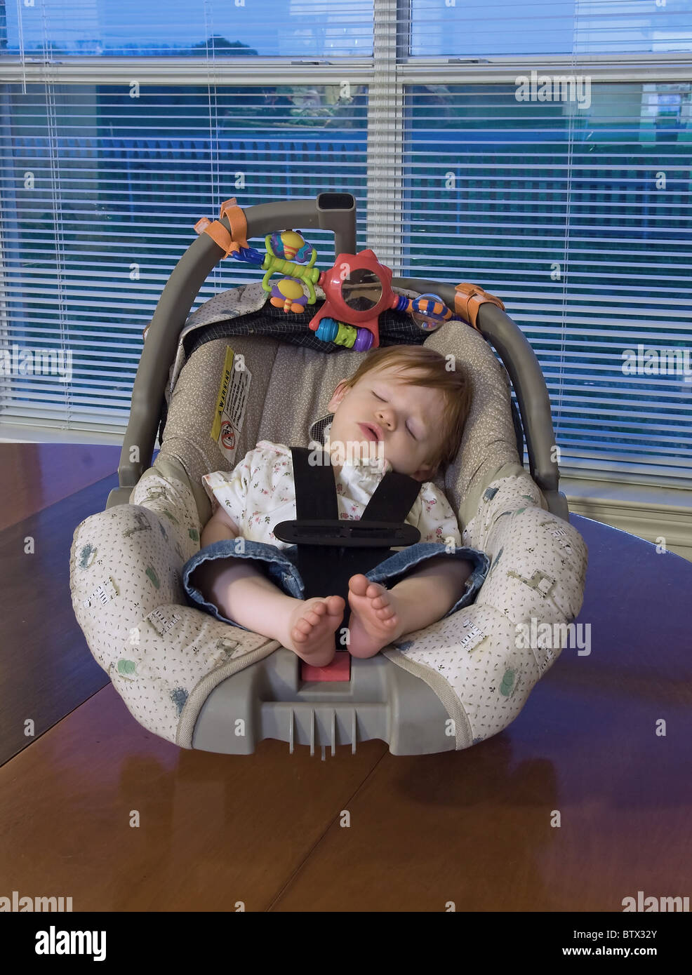 Infant sleeping in car carrier hires stock photography and images Alamy