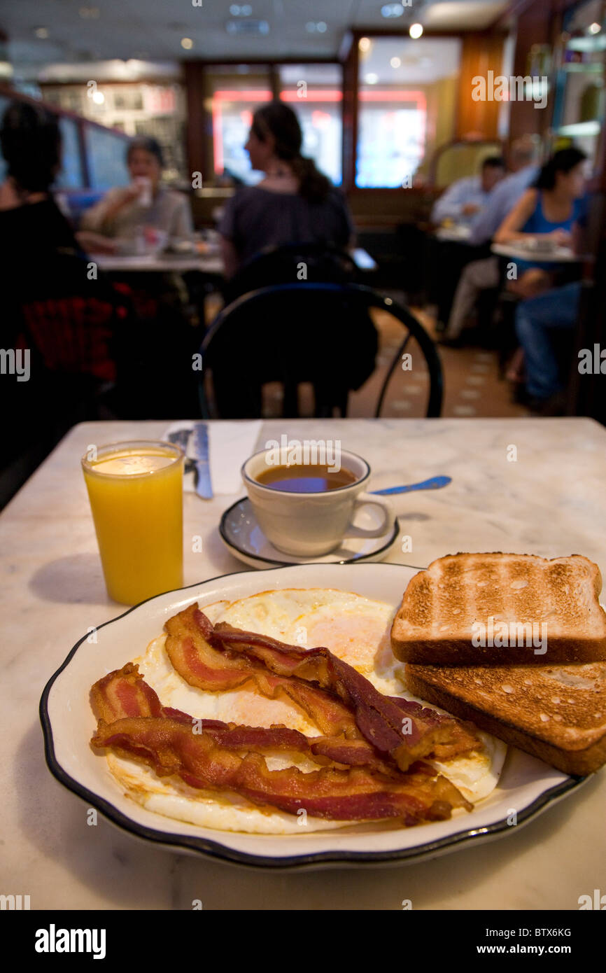 Eggs and bacon breakfast in typical diner Stock Photo Alamy