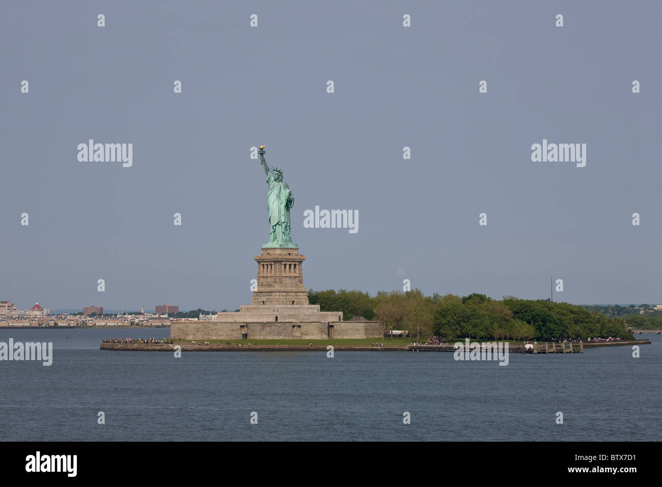 Statue Of Liberty From Staten Island Ferry Stock Photo Alamy statue-of-liberty-from-staten-island-ferry-stock-photo-alamy