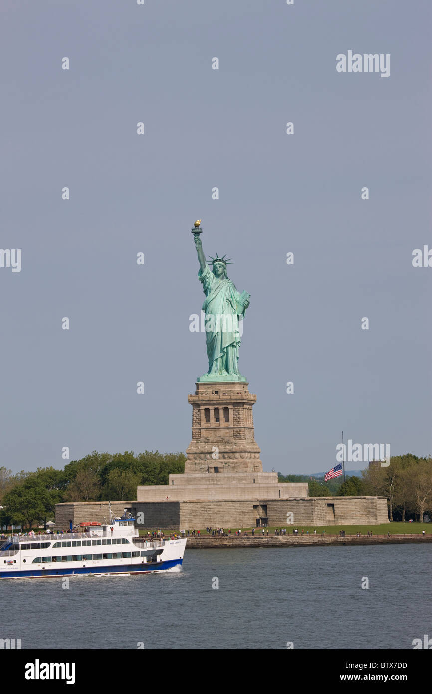 Statue of Liberty from Staten Island Ferry Stock Photo Alamy