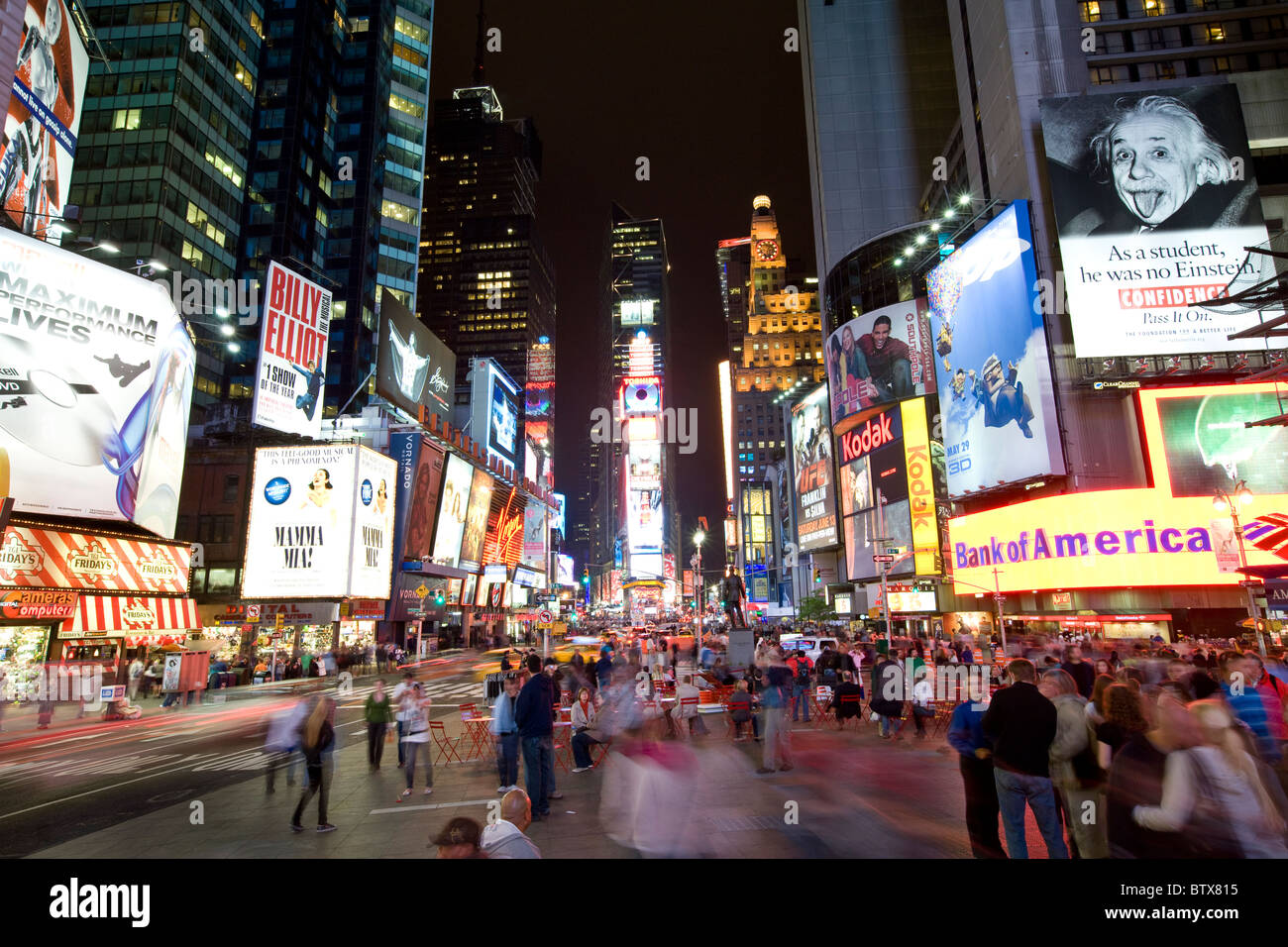 Famous times square hi-res stock photography and images - Alamy