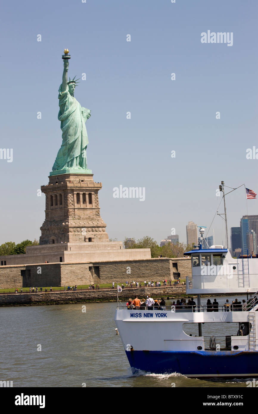 View of Statue of Liberty from the Liberty Island ferry Stock Photo Alamy