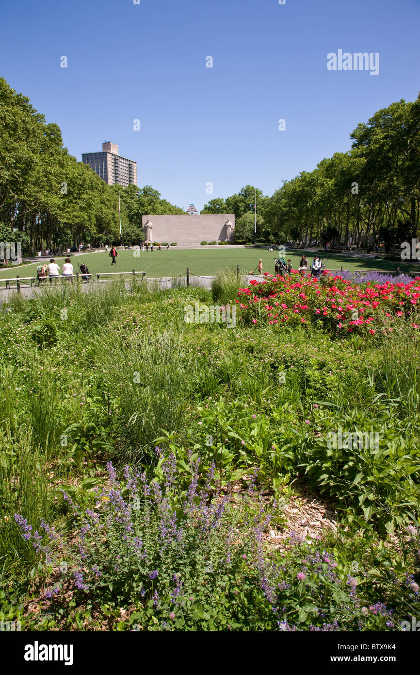 Brooklyn War Memorial ay Cadman Plaza Park in Brooklyn Stock Photo Alamy