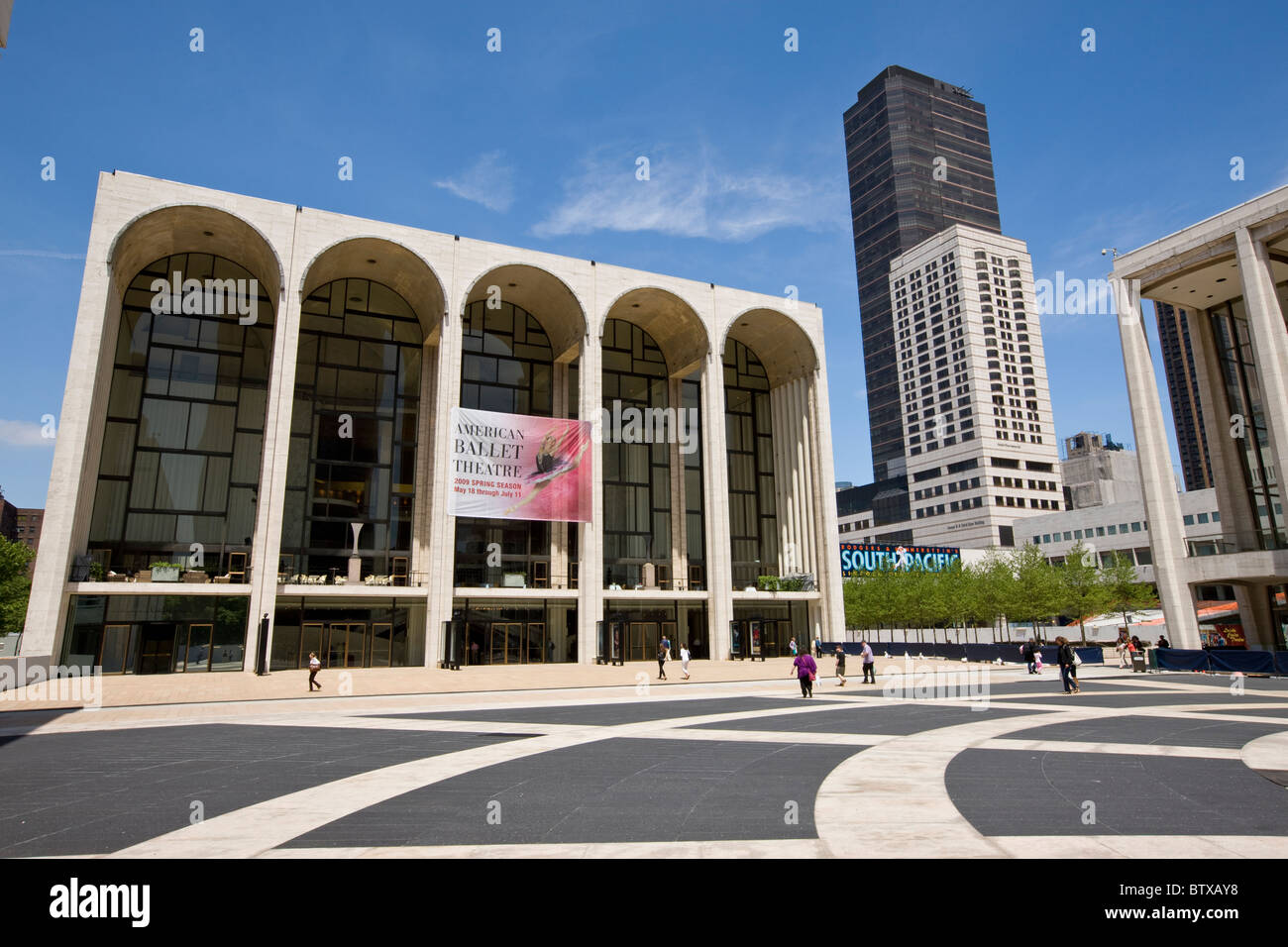 The Metropolitan Opera House part of the Lincoln Center Stock Photo - Alamy