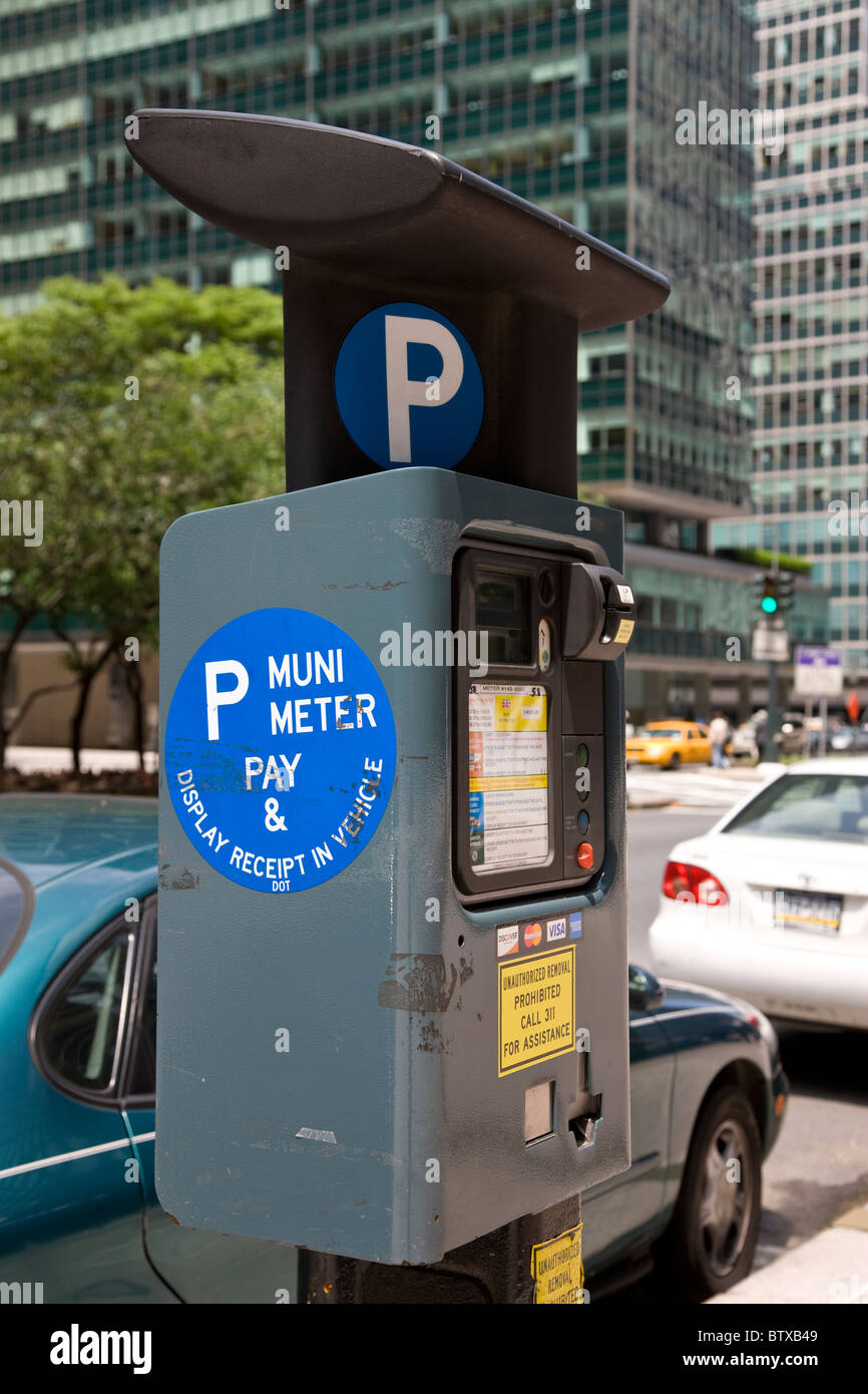 Parking meter on Park Avenue in midtown Manhattan Stock Photo Alamy