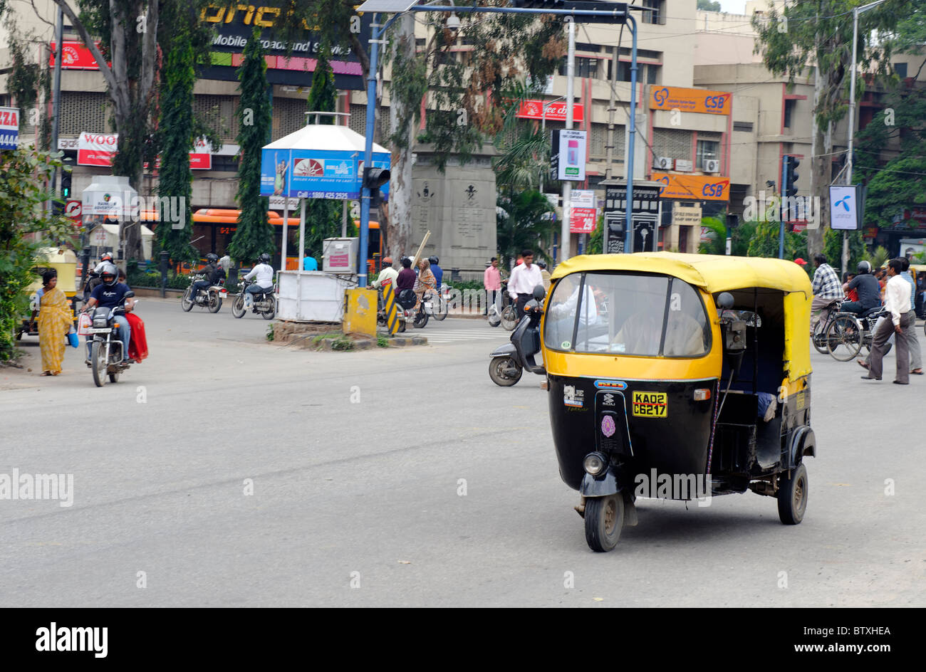 Road traffic in Bangalore, Karantaka, India Stock Photo - Alamy