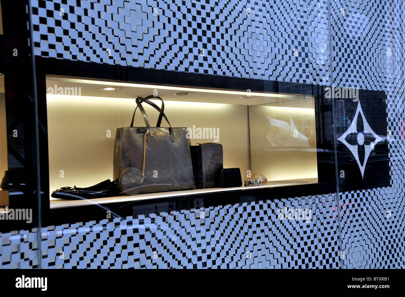luxury window store, Louis Vuitton, Seoul, South Korea Stock Photo - Alamy