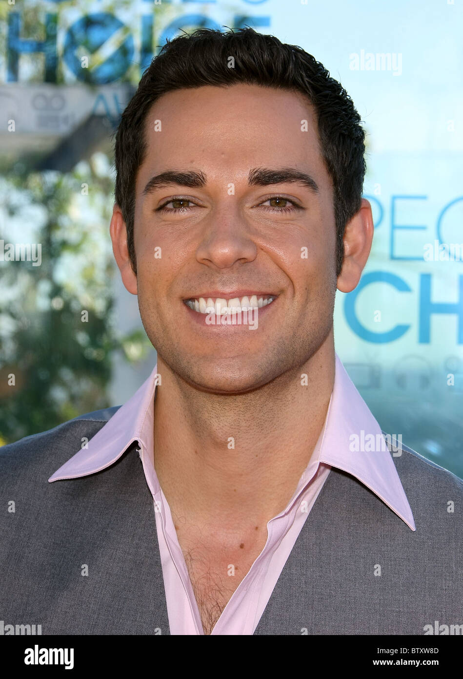 ZACHARY LEVI PEOPLE'S CHOICE AWARDS 2011 NOMINATIONS WEST HOLLYWOOD LOS ...