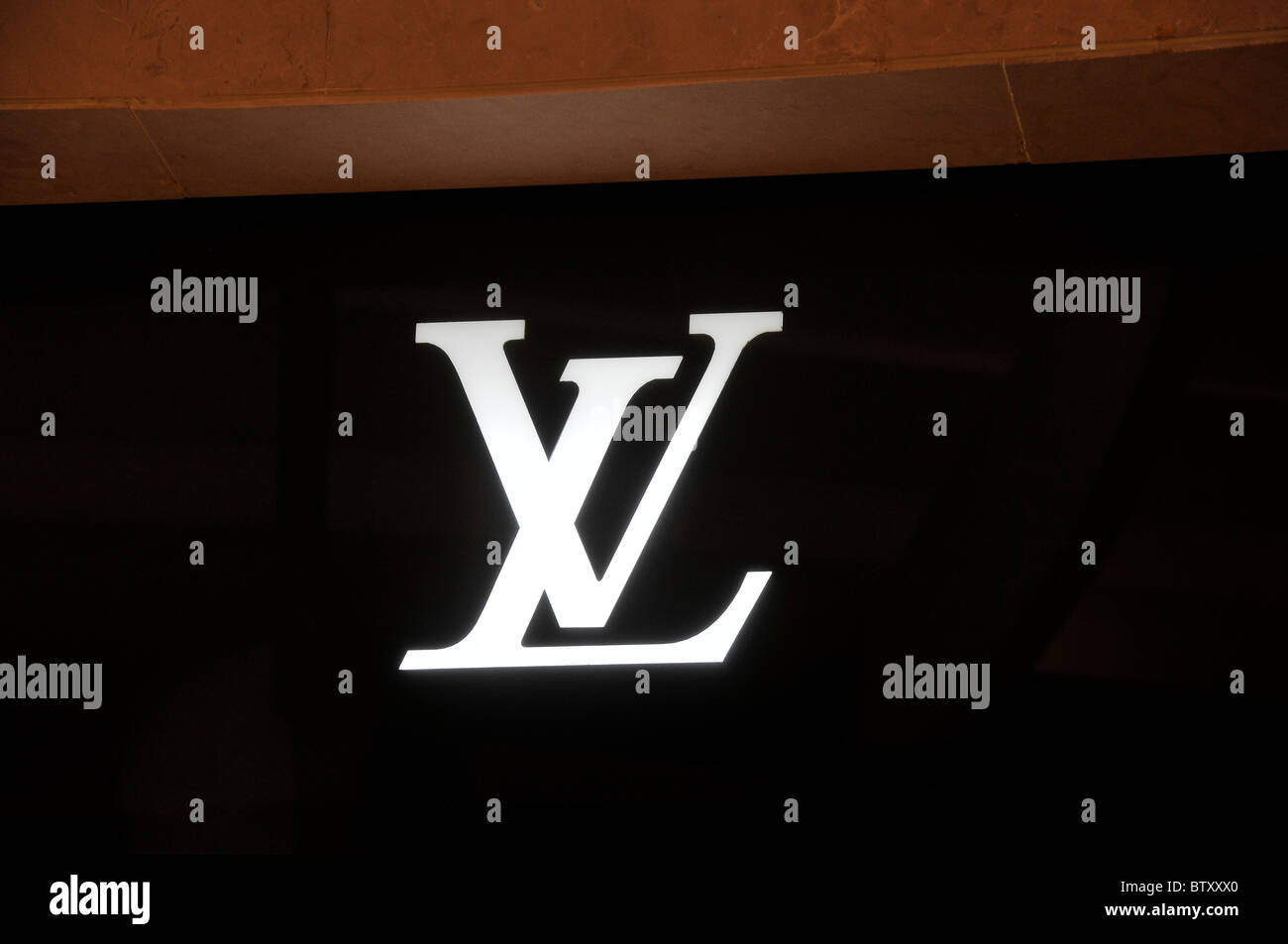Louis vuitton logo Cut Out Stock Images & Pictures - Alamy