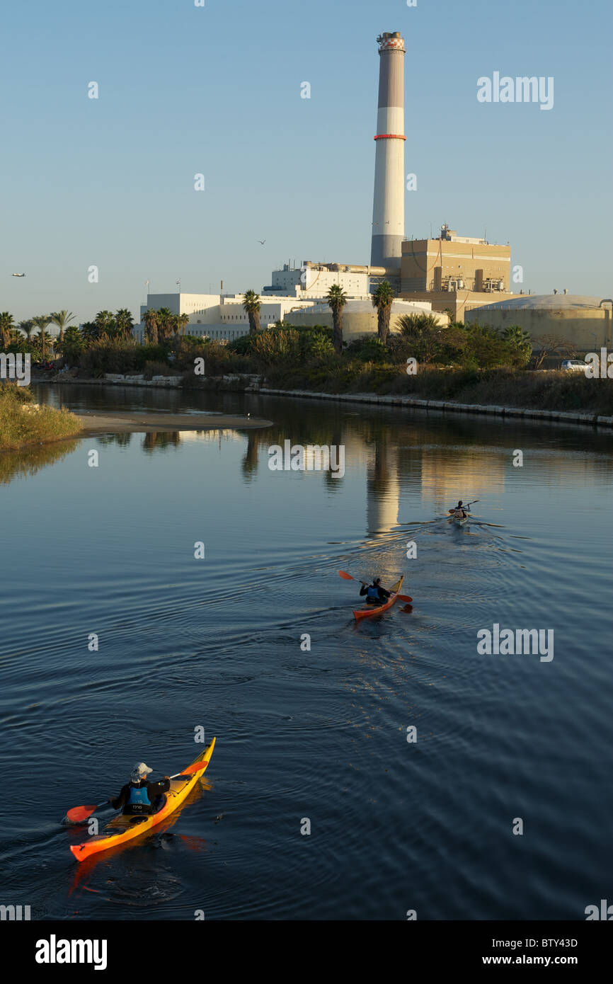 Power station near river hi-res stock photography and images - Alamy