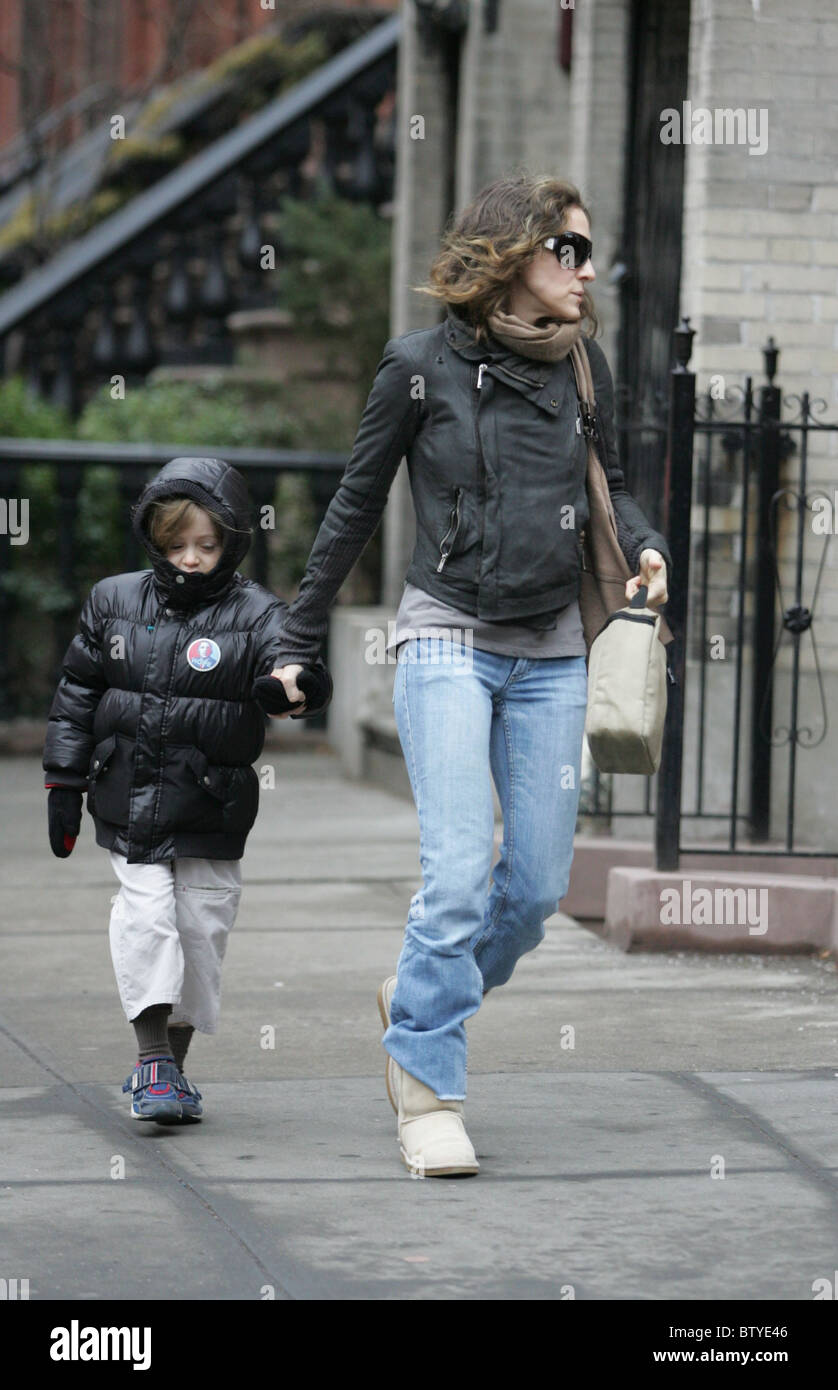 Sarah Jessica Parker Takes Her Son for a Walk Stock Photo - Alamy