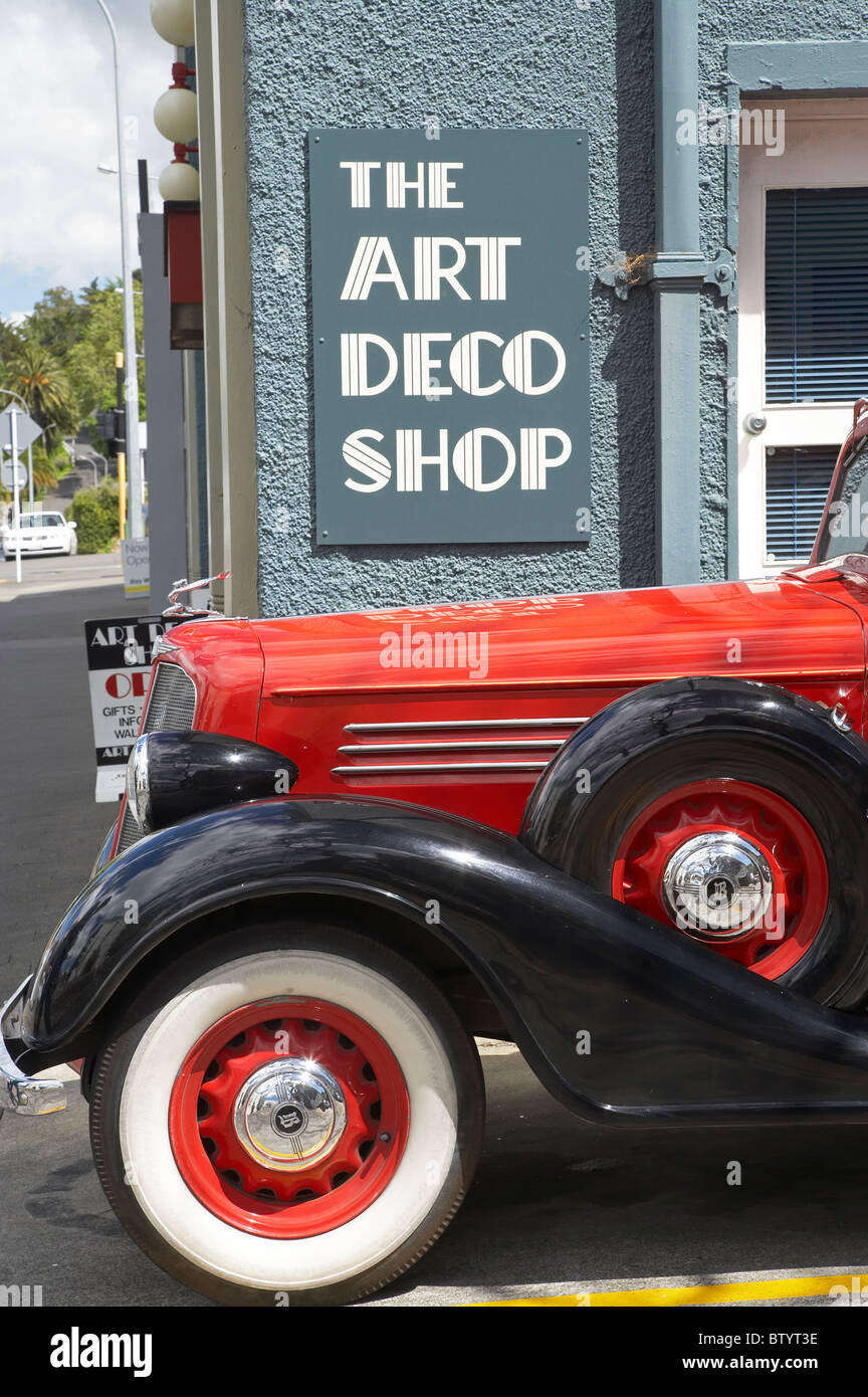 1934 Buick Straight Eight and The Art Deco Shop, Napier, Hawkes Bay, North Island, New Zealand Stock Photo