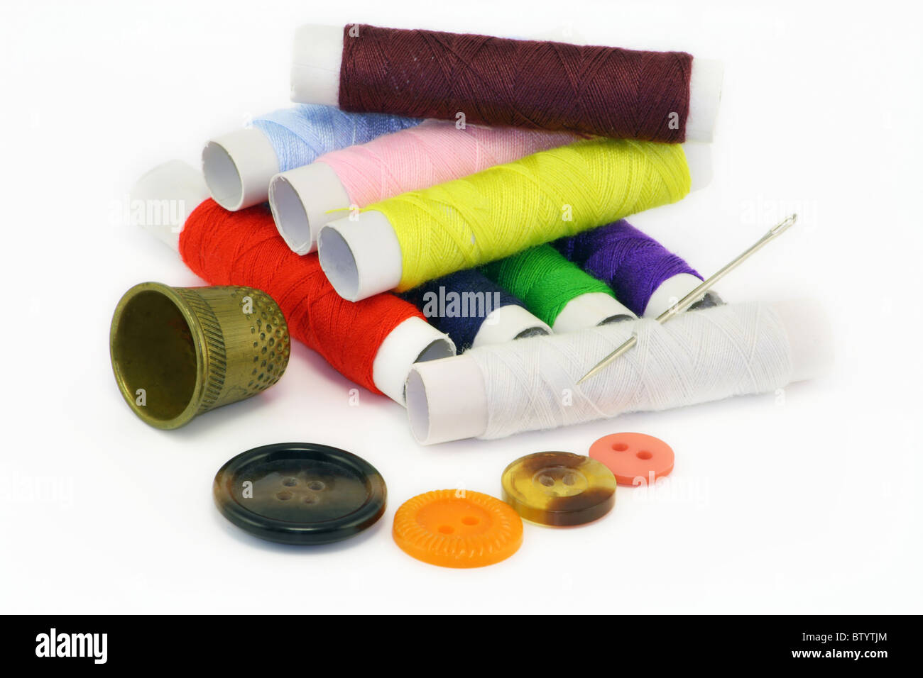 Multi coloured threads and needles Stock Photo Alamy