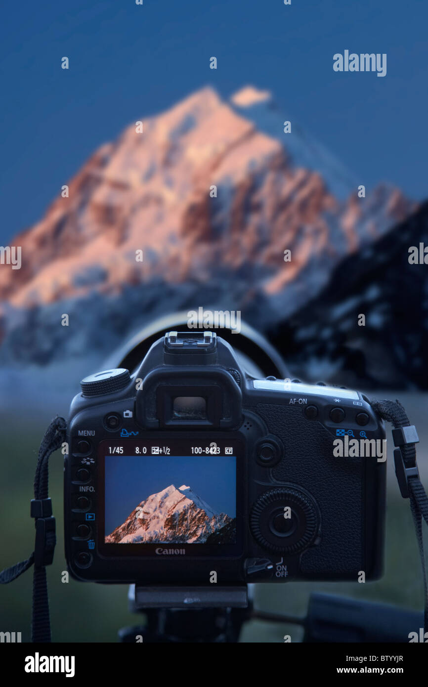 Alpenglow on aoraki mount cook hi-res stock photography and images - Alamy