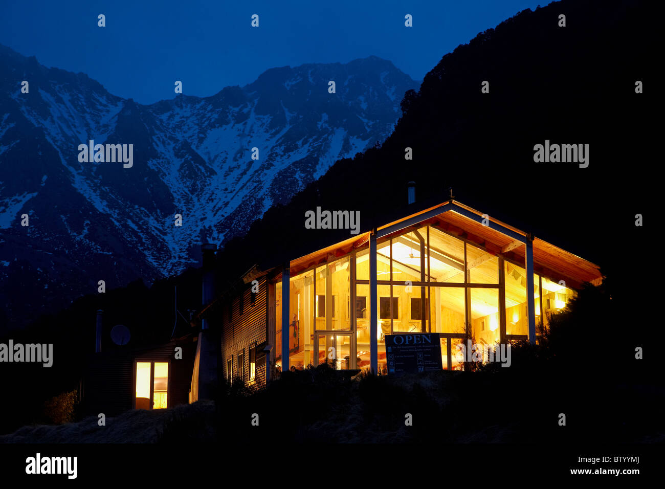 The Old Mountaineers Cafe, Bar & Restaurant at dusk, Mt Cook, Canterbury, South Island, New Zealand Stock Photo