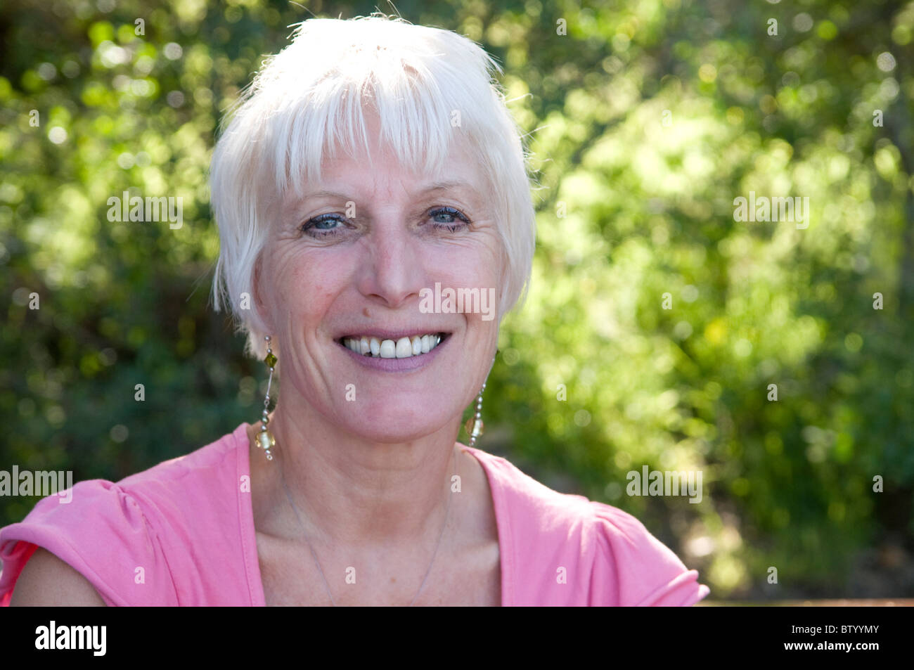 Portrait of a smiling mature woman with grey hair Stock Photo - Alamy