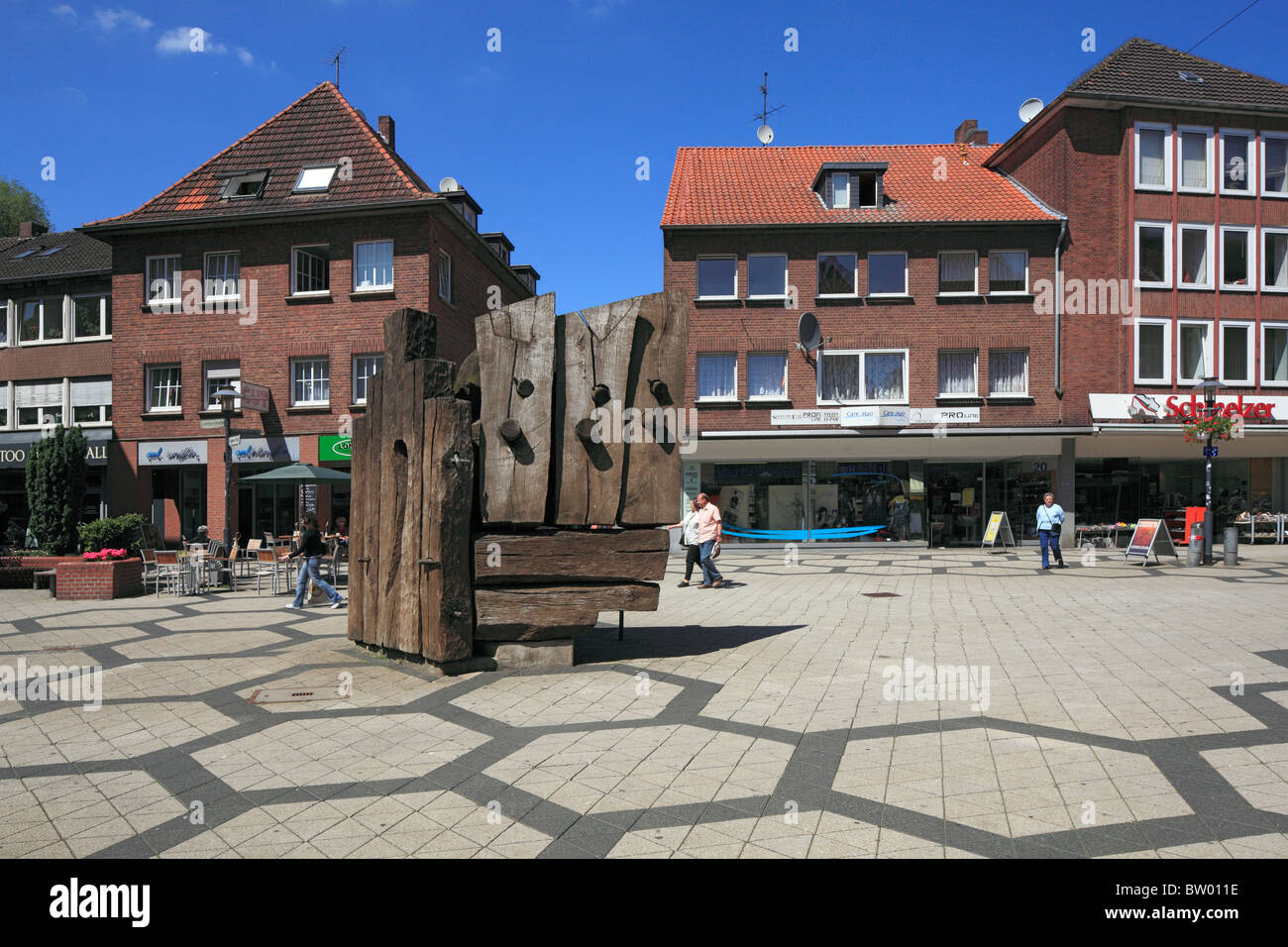 Fussgaengerzone Brueckstrasse und Leyensplatz mit einer Skulptur von Victoria Bell, Wesel, Niederrhein, Nordrhein-Westfalen Stock Photo