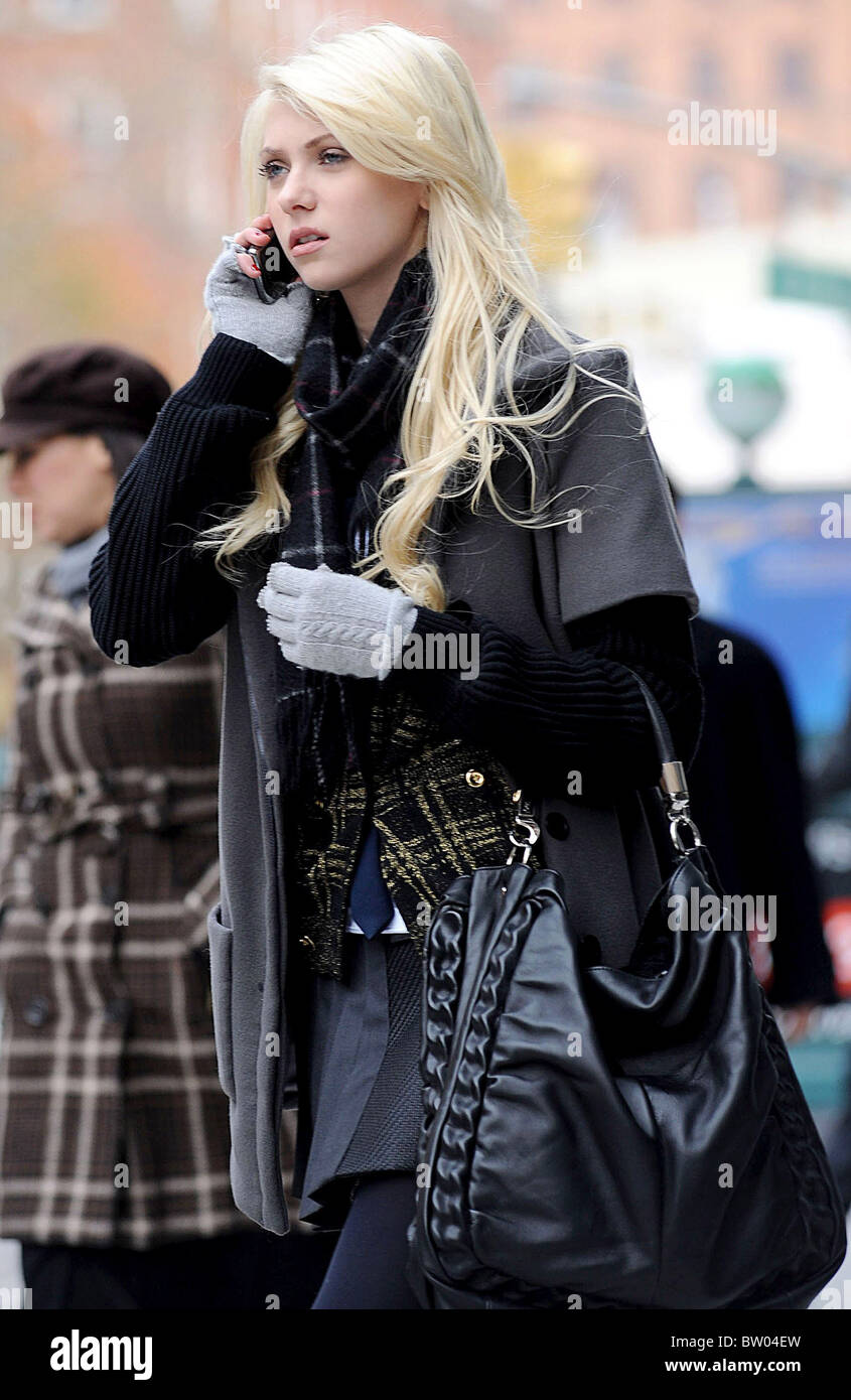 GOSSIP GIRL Filming in Lower Manhattan Stock Photo Alamy