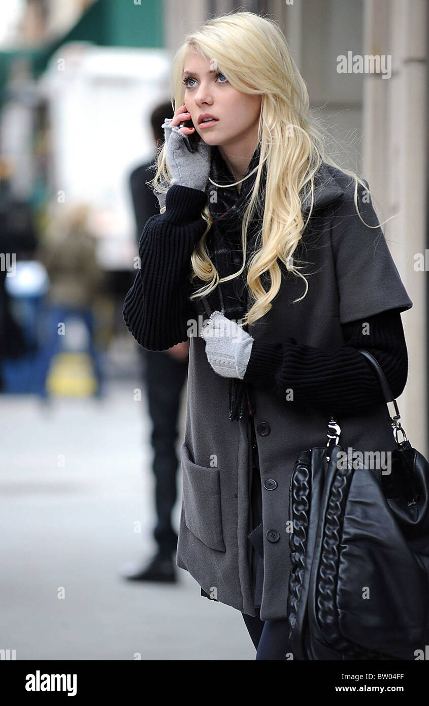 GOSSIP GIRL Filming in Lower Manhattan Stock Photo Alamy