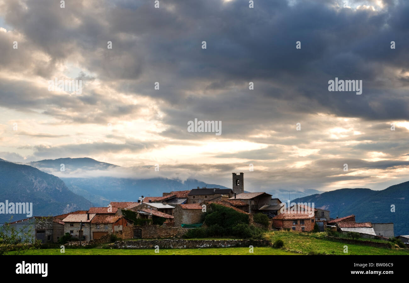 Early morning at the village of Vilanova de Banat, Alt Urgell, Lérida, Cataloñia, Spain, looking towards the Pyrenees Stock Photo