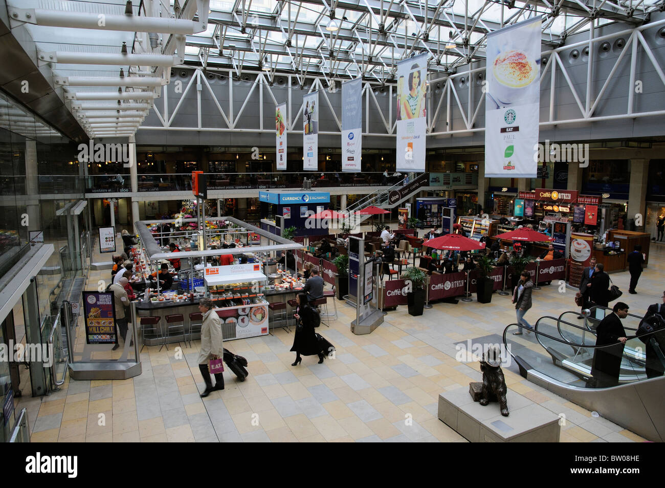 Passenger food court area at Paddington Station west London UK Stock Photo
