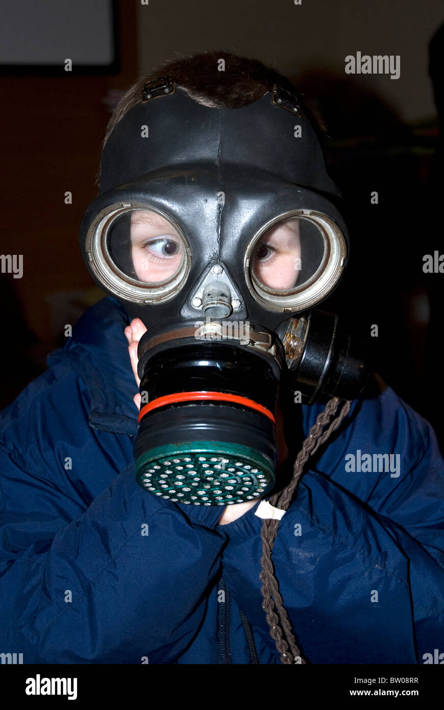 Boy wearing gas mask hi-res stock photography and images - Alamy