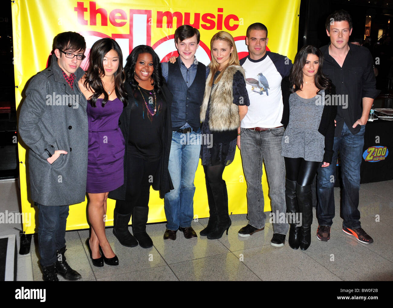 Glee The Music Vol 1 Cast Cd Signing Stock Photo Alamy