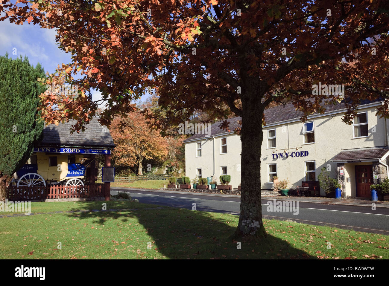 Capel curig pub hires stock photography and images Alamy