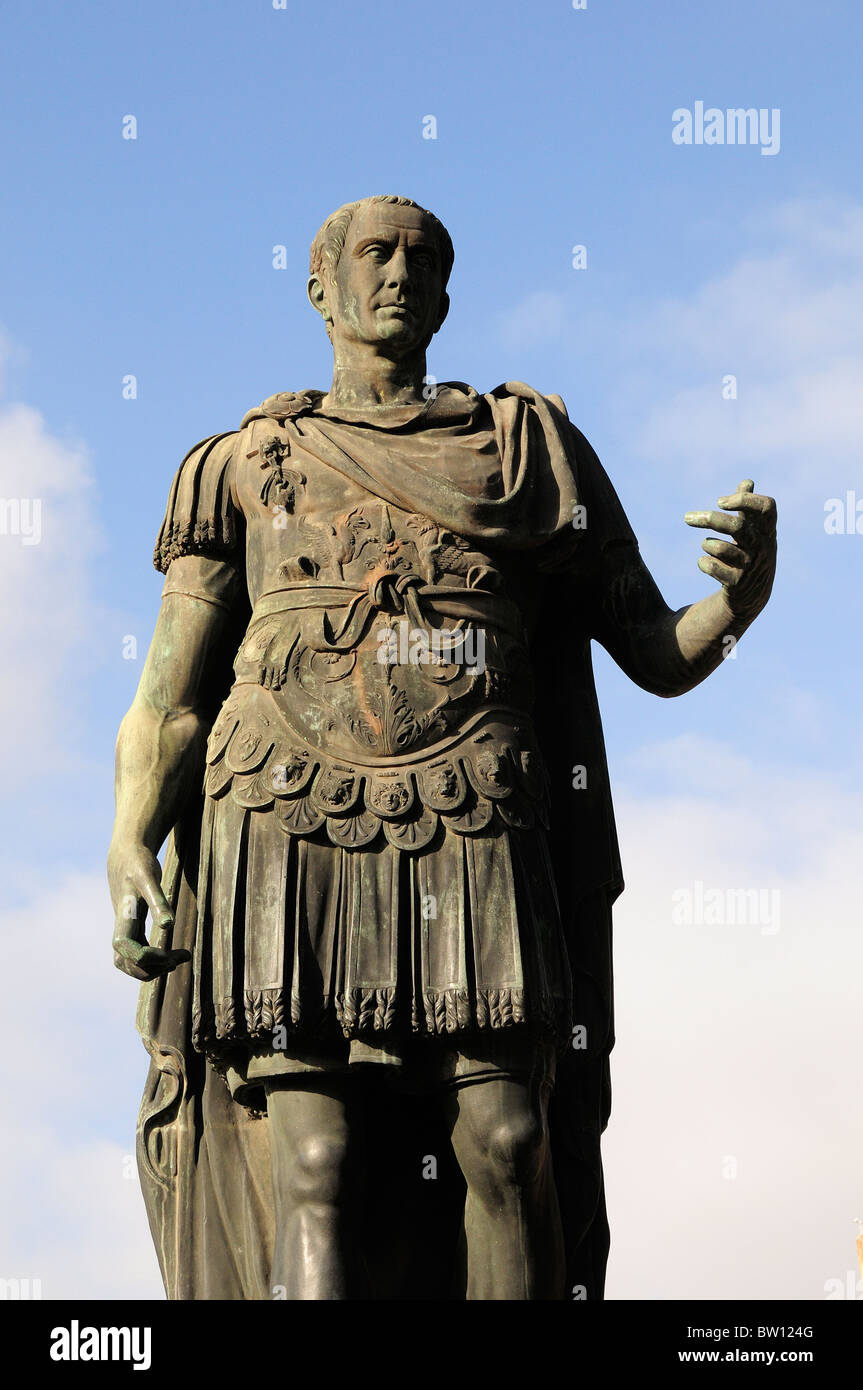 Bronze statue of Julius Caesar, Fori Imperiali Stock Photo