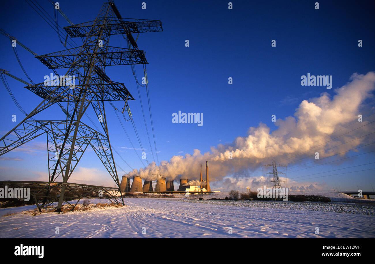 electricity pylons running into ferrybridge coal powered power station