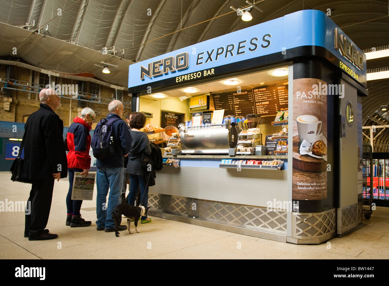 kings-cross-station-cafe-nero-express-espresso-coffee-bar-or-kiosk-BW1447.jpg