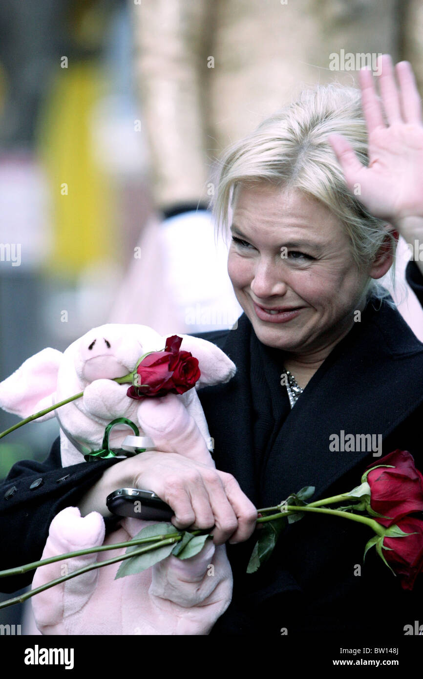 Renee Zellweger Honored as Harvard University's Hasty Pudding Club's