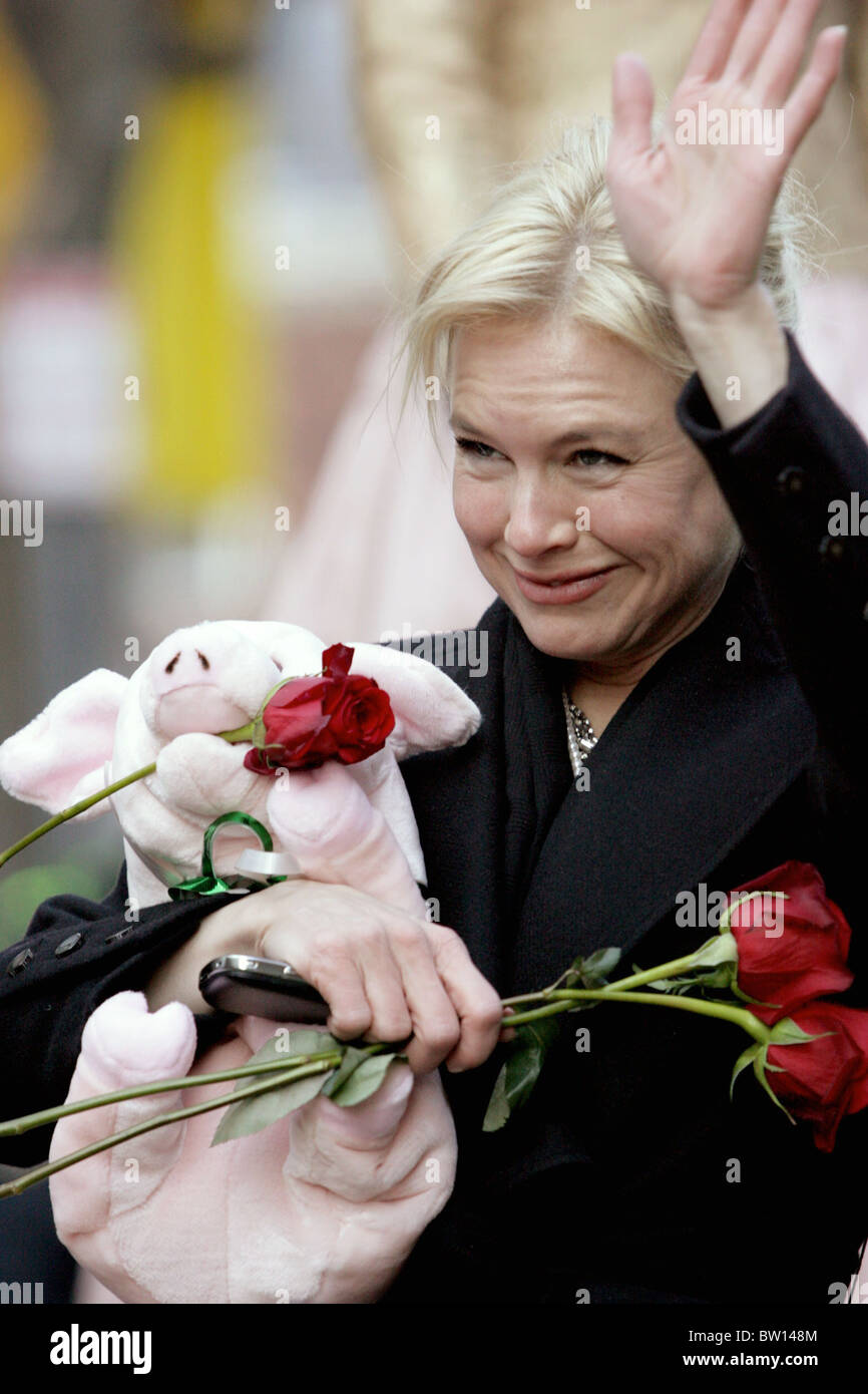 Renee zellweger is honored hi-res stock photography and images - Alamy