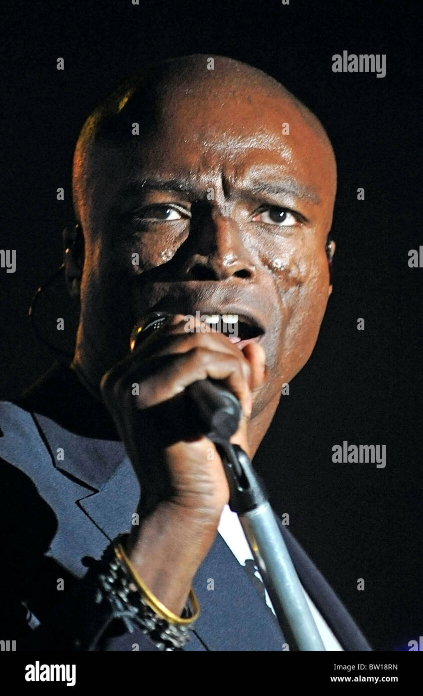Seal Singer Stock Photos & Seal Singer Stock Images - Alamy