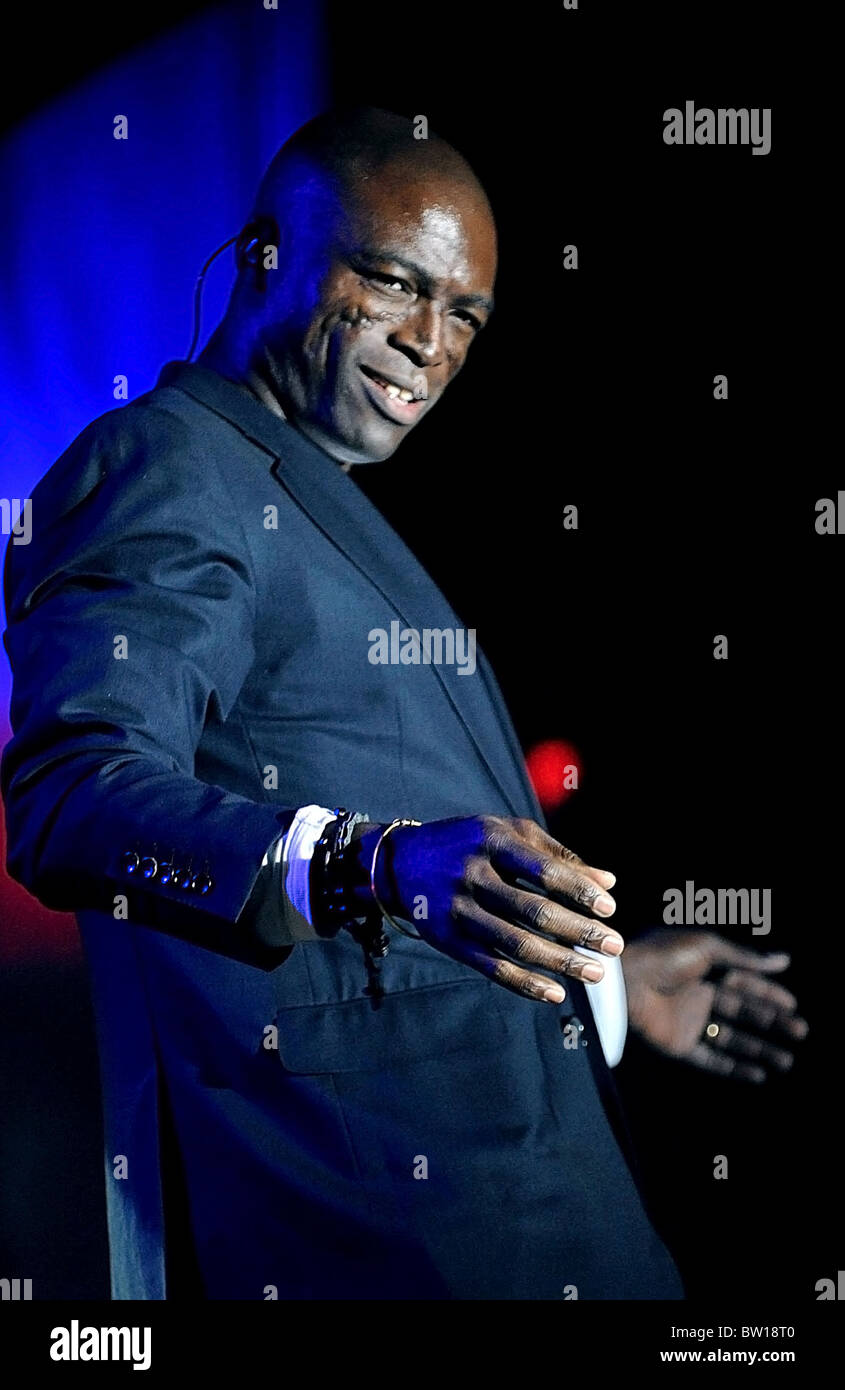 Seal Singer Stock Photos & Seal Singer Stock Images - Alamy