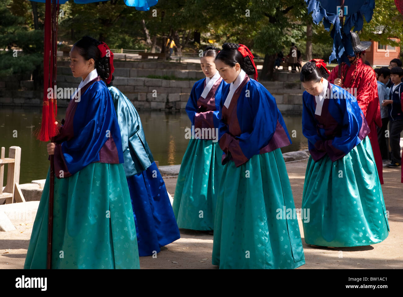 A re-enactment of the King and Queen of Korea walking through Gyeongbok Palace, Seoul, South Korea Stock Photo