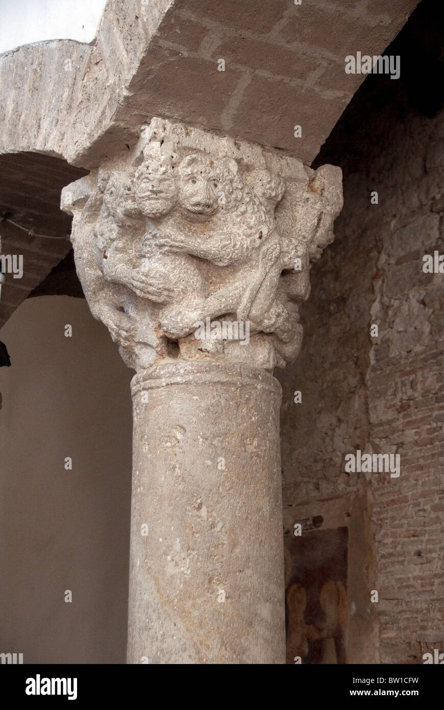 The story of Daniel in the Lion's den, carved Capitol in the 8th century Chiesa (Church) di Santa Maria Impensole, Narni, Umbria Stock Photo