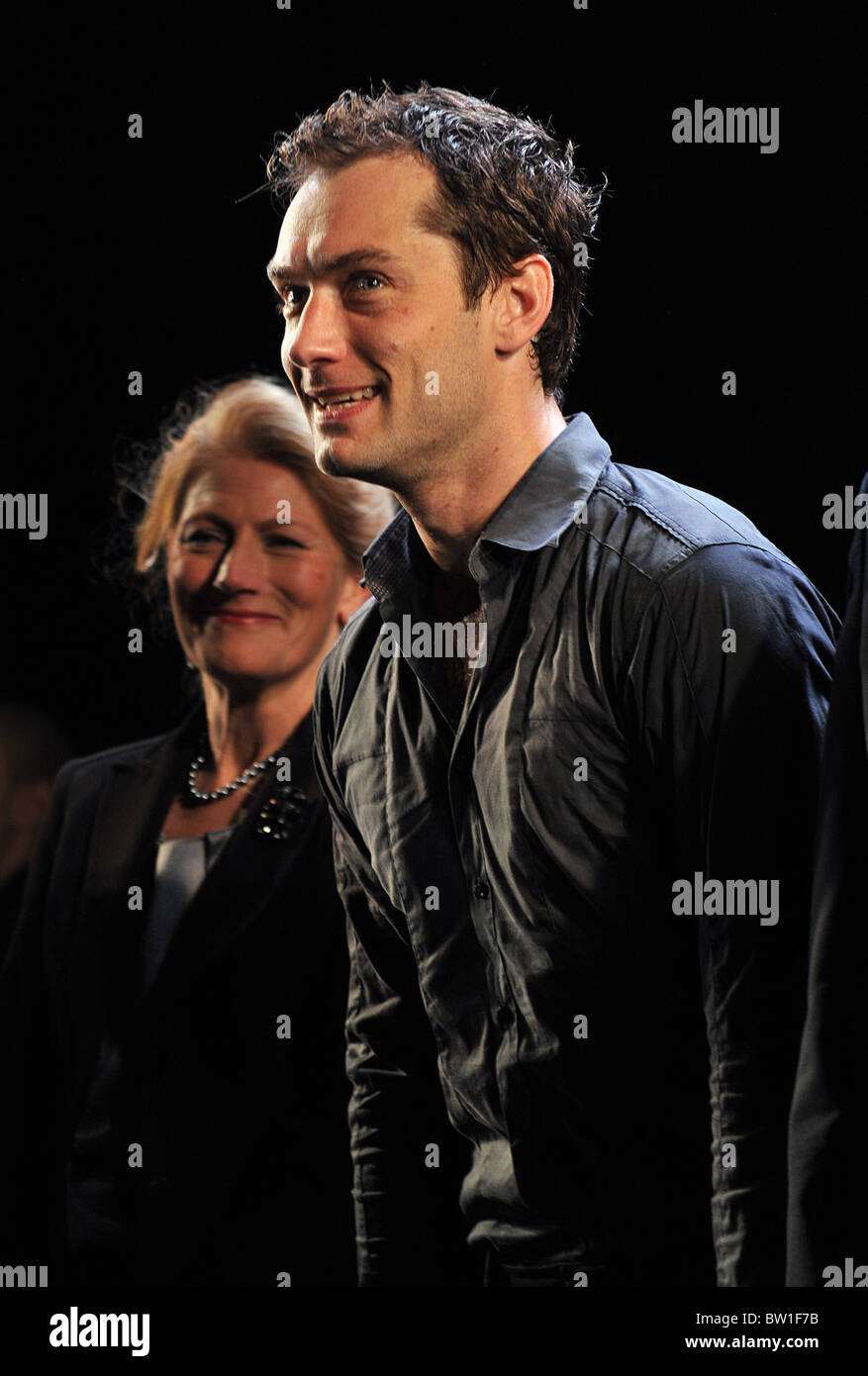 Jude law hamlet hires stock photography and images Alamy