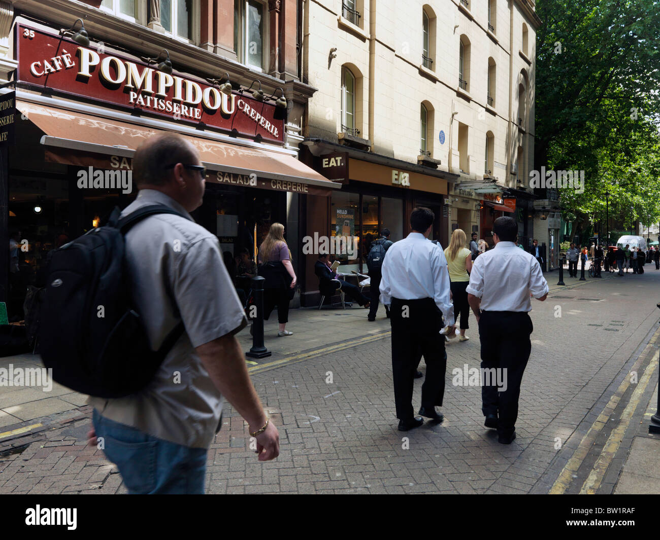 London England People Walking Down Villiers Street Where Rudyard