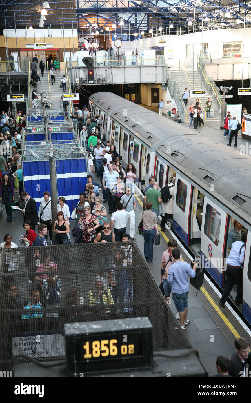 London, Earls Court Underground Station Platform Stock Photo