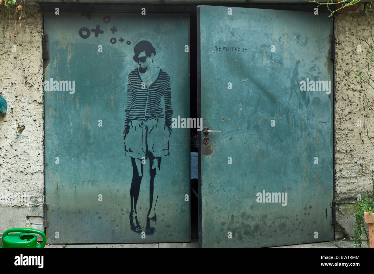 Woman painting wall stencil hi-res stock photography and images - Alamy