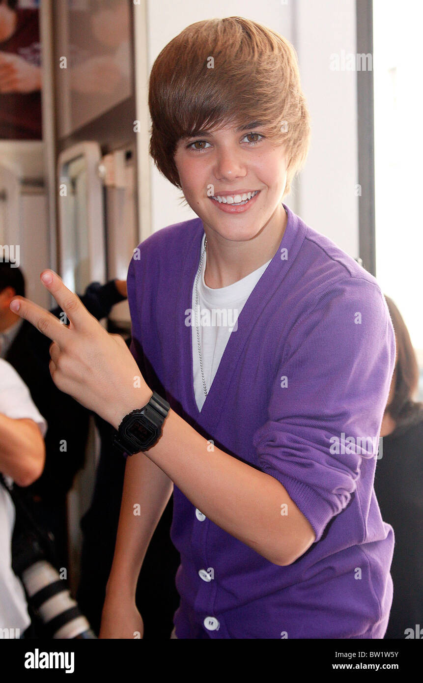 Justin Bieber Concert and Autograph Signing Stock Photo - Alamy