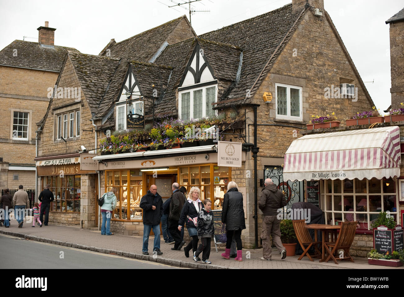 Cotswold Shops and Tourists at Bourton on the Water Stock Photo