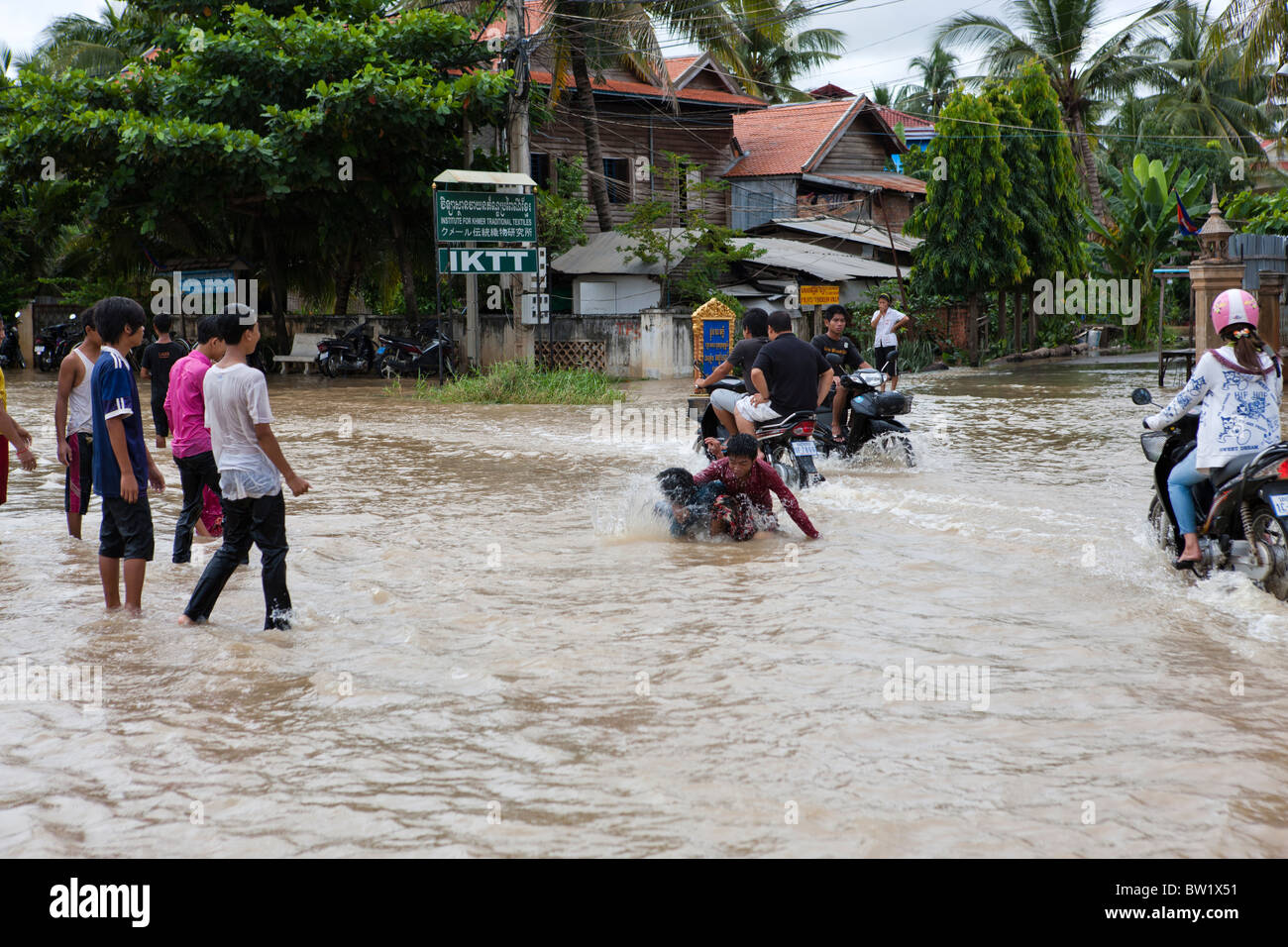 Street scene of floods in Siem Reap. Cambodia. Asia Stock Photo - Alamy