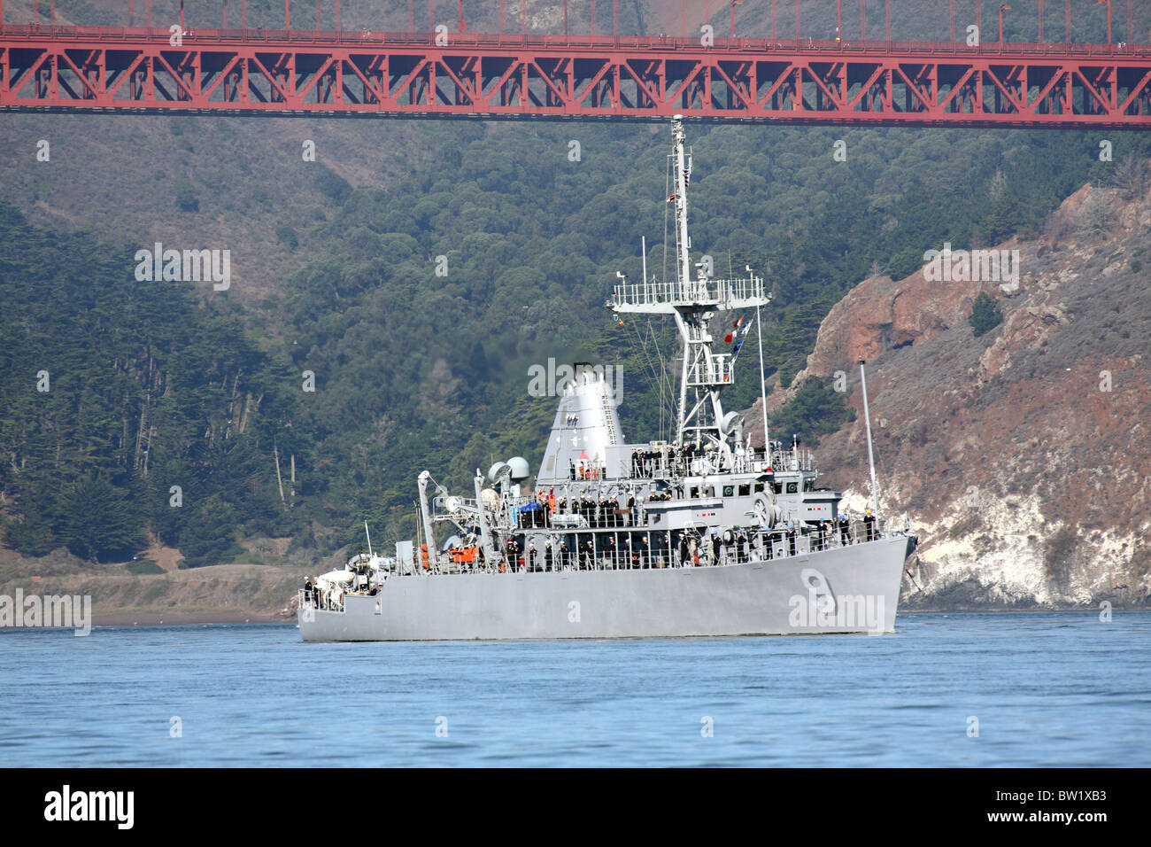 Mine countermeasure ship uss chief mcm 14 hires stock photography and