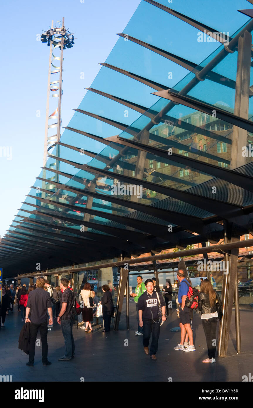 Evening commuters waiting at a bus stand in Broadway, Sydney Stock Photo