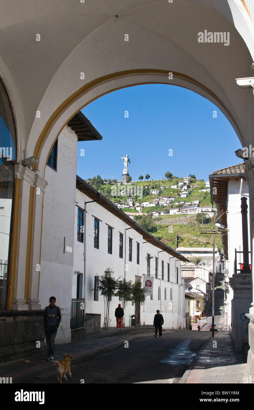 Quito, Ecuador. Calle del Hospital arch with the Virgin of Quito Monument  on hill, Historic Center Stock Photo - Alamy
