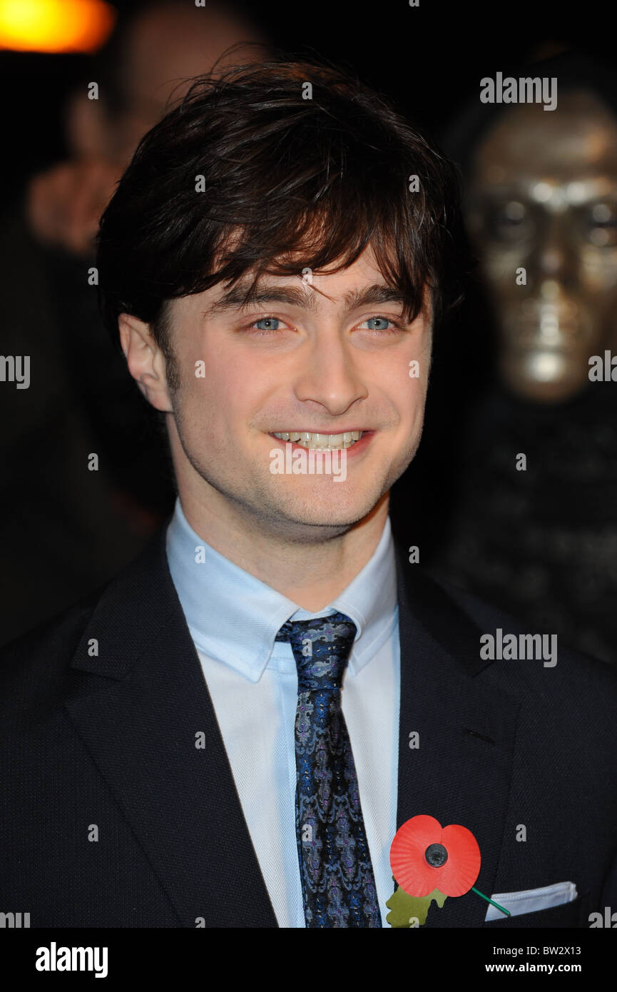 DANIEL RADCLIFFE HARRY POTTER AND THE DEATHLY HALLOWS - PART 1 - FILM  PREMIERE LEICESTER SQUARE LONDON ENGLAND 11 November 201 Stock Photo - Alamy, image size:865x1390