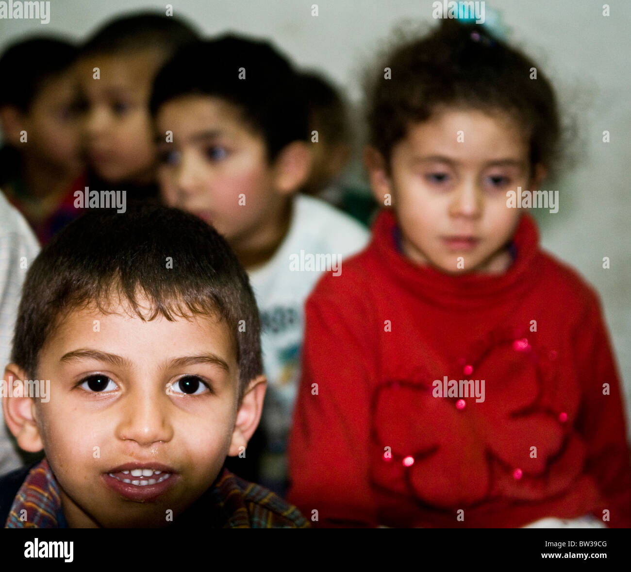 Crowded classroom africa hi-res stock photography and images - Alamy